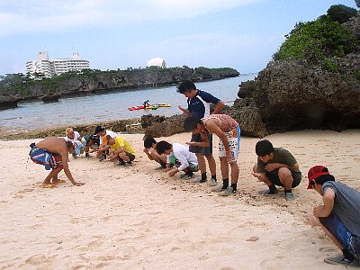 やどかり島星の砂みんなで.jpg