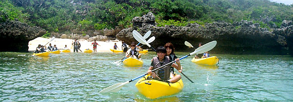 沖縄で無人島シーカヤック、ベリーのやどかり島カヤックツアー