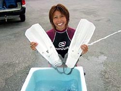 沖縄の青い海でダイビングデビュー